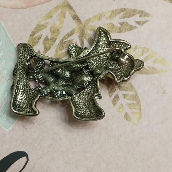 Terrier dog brooch - Picture 2 of 3